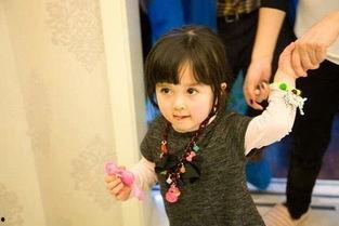 二胎时代艾米生活照,温馨家庭生活剪影