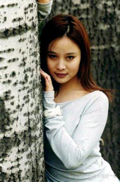 常远女演员还在吗,仍在演艺圈活跃？